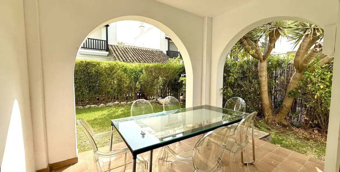 Long-term rent of semi-detached house in The Golden Mile 9