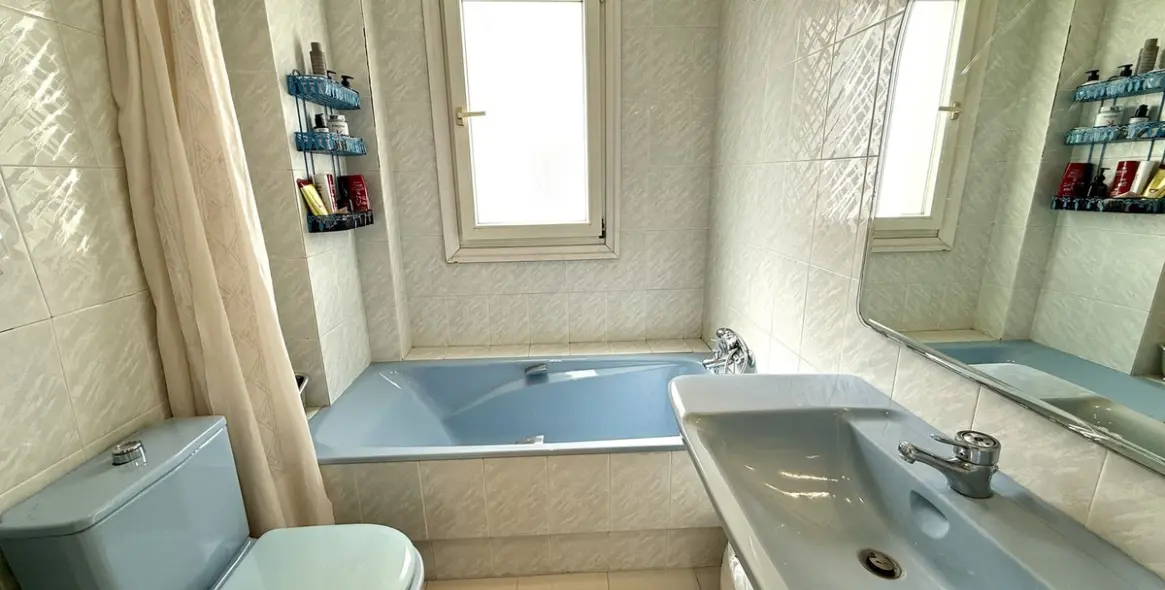 Long-term rent of semi-detached house in The Golden Mile 15