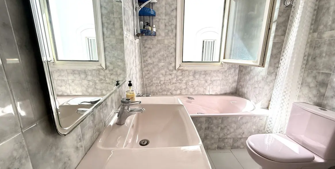 Long-term rent of semi-detached house in The Golden Mile 17