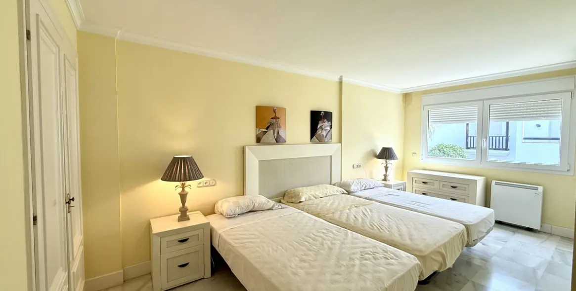 Long-term rent of semi-detached house in The Golden Mile 18