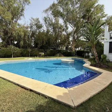 Долгосрочная аренда дома на две семьи в The Golden Mile