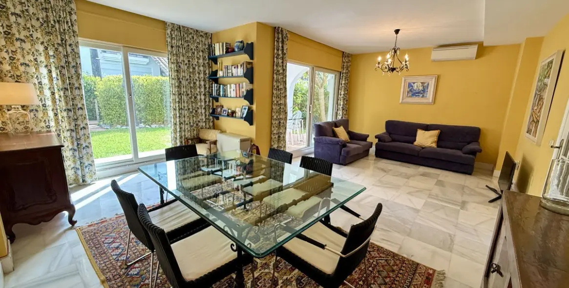 Долгосрочная аренда дома на две семьи в The Golden Mile 6