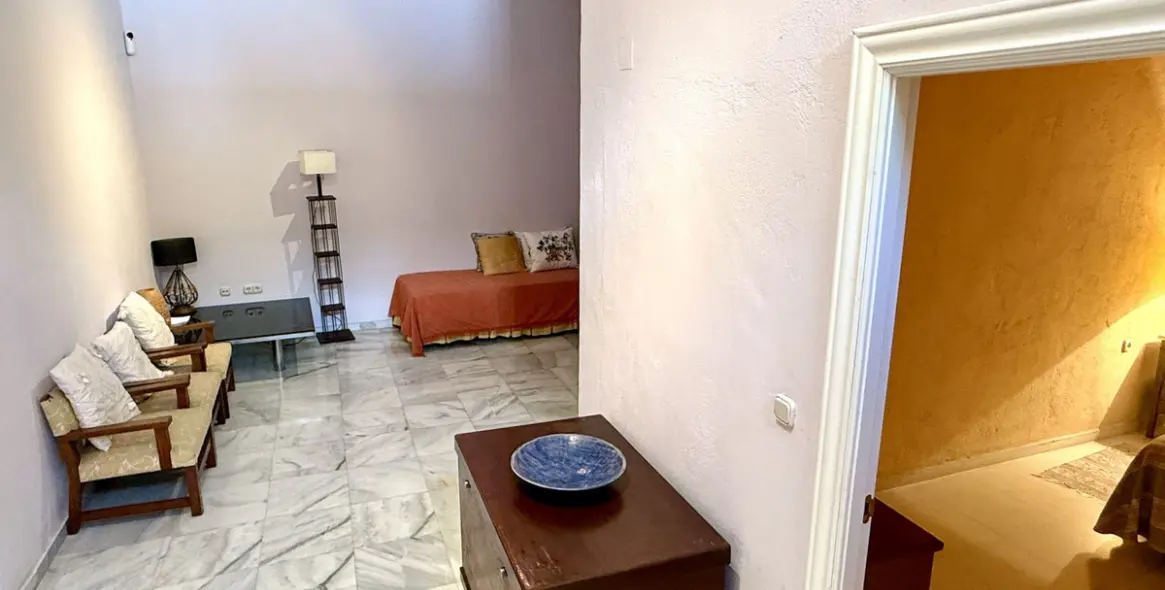 Долгосрочная аренда дома на две семьи в The Golden Mile 25