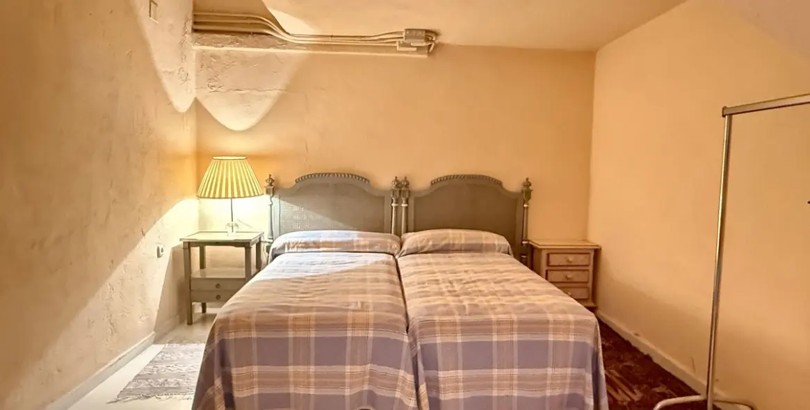 Долгосрочная аренда дома на две семьи в The Golden Mile 26