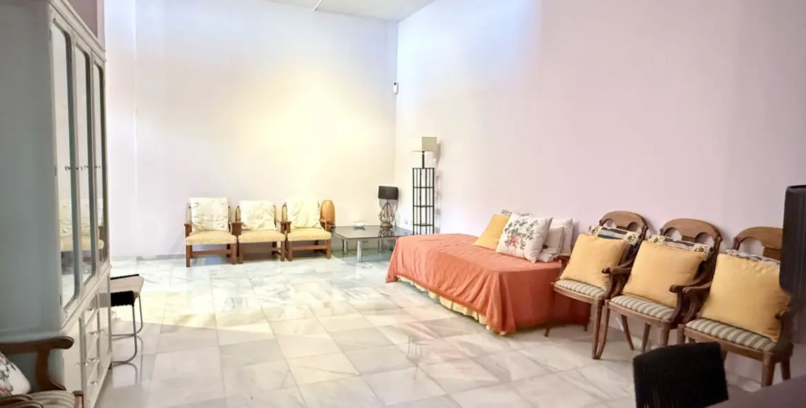 Долгосрочная аренда дома на две семьи в The Golden Mile 27