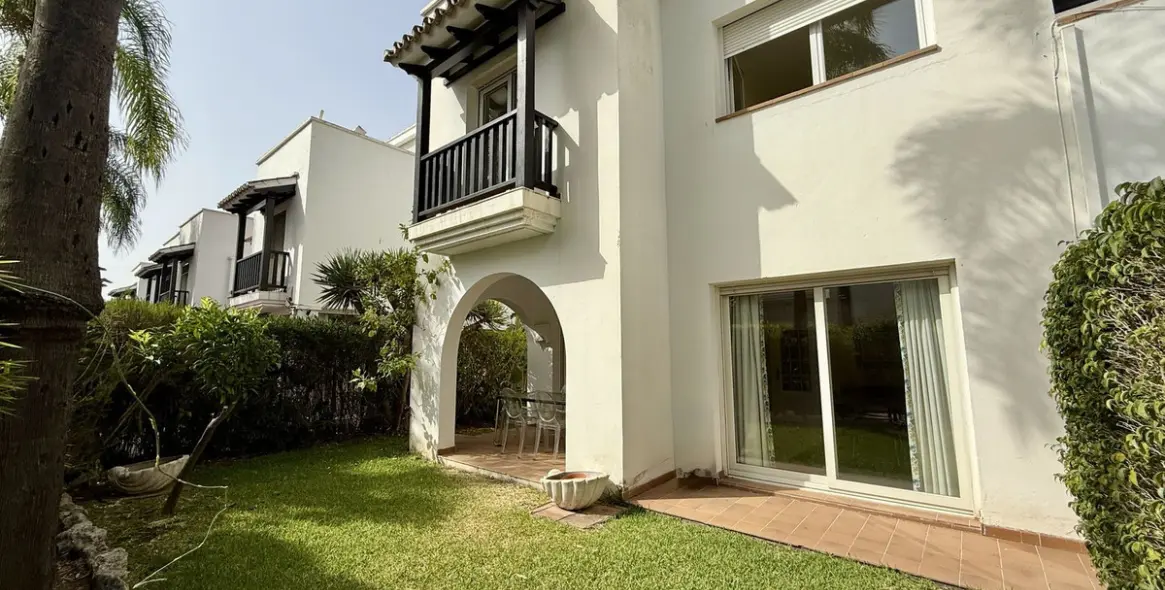 Долгосрочная аренда дома на две семьи в The Golden Mile 29