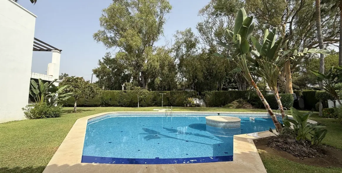 Долгосрочная аренда дома на две семьи в The Golden Mile 30