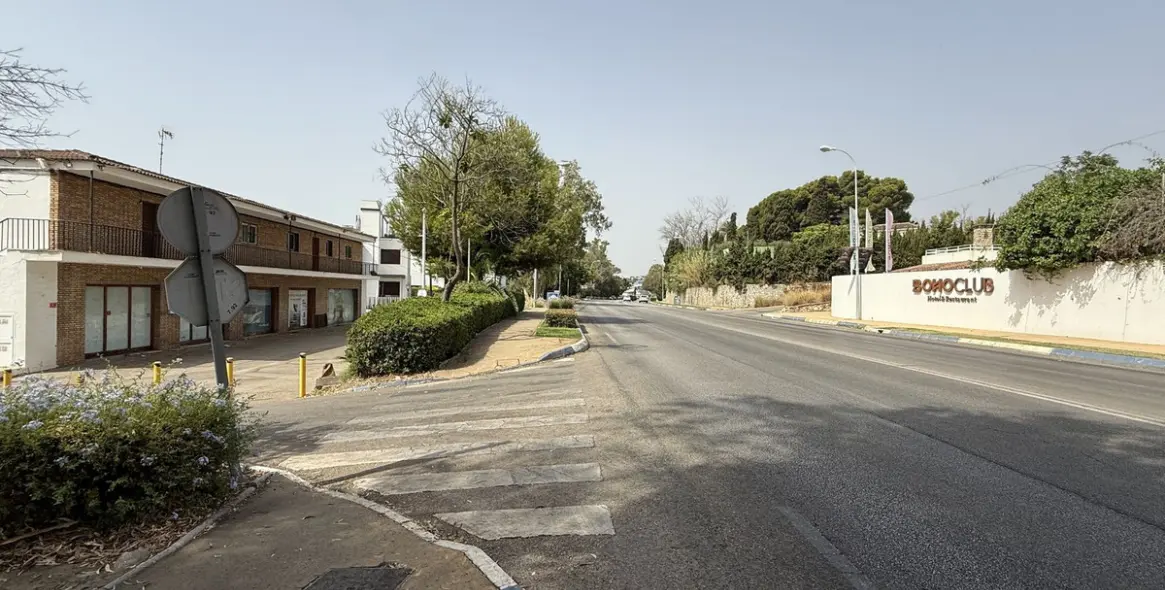 Долгосрочная аренда дома на две семьи в The Golden Mile 32