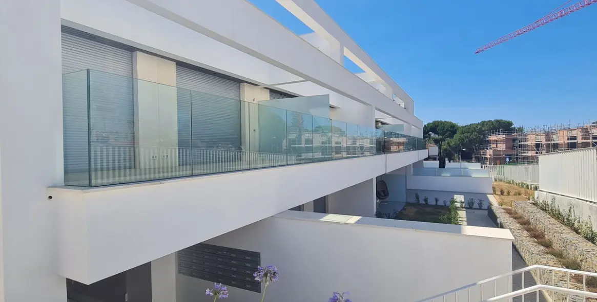 Long-term rent of middle floor apartment in Elviria 2