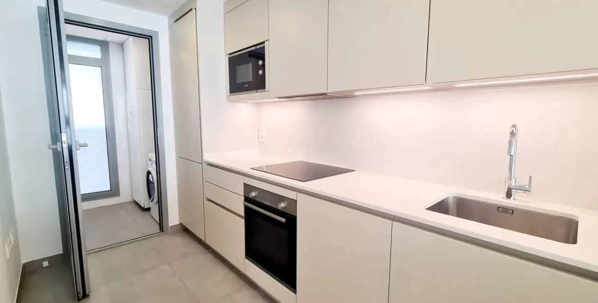 Long-term rent of middle floor apartment in Elviria 3