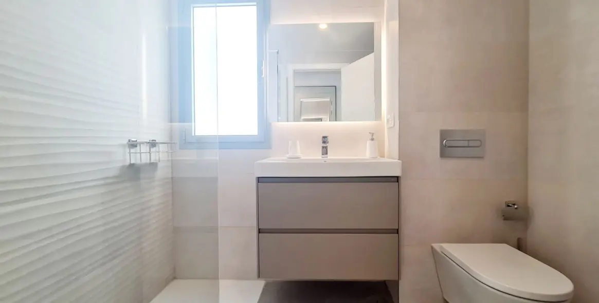 Long-term rent of middle floor apartment in Elviria 9