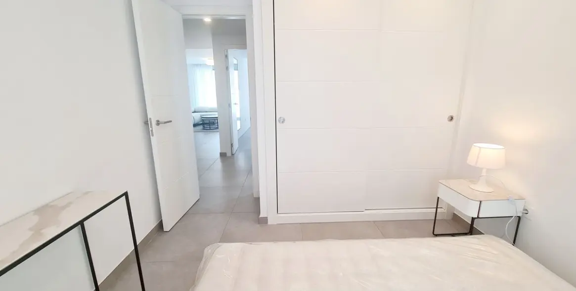 Long-term rent of middle floor apartment in Elviria 10