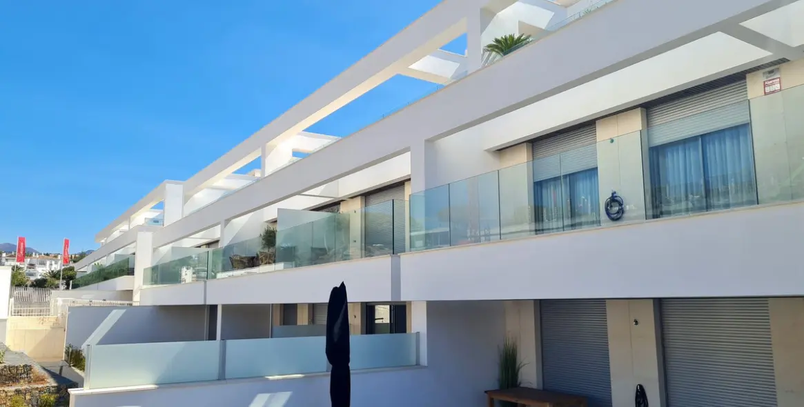 Long-term rent of middle floor apartment in Elviria 15