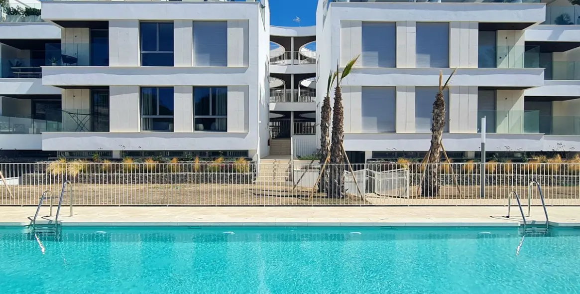 Long-term rent of middle floor apartment in Elviria 16