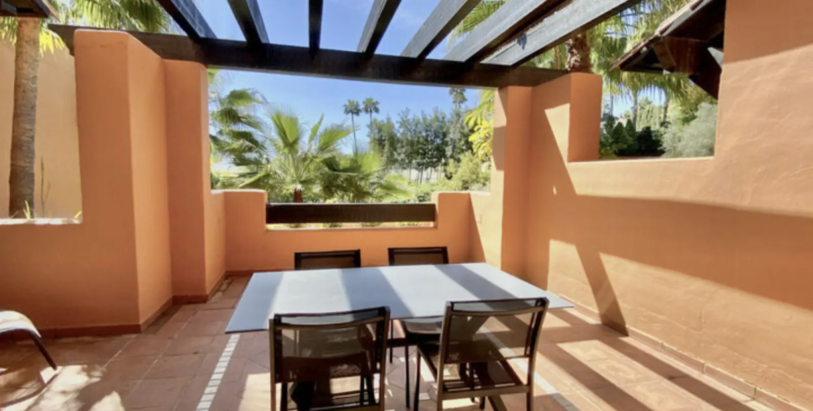 Long-term rent of middle floor apartment in Nueva Andalucía 13