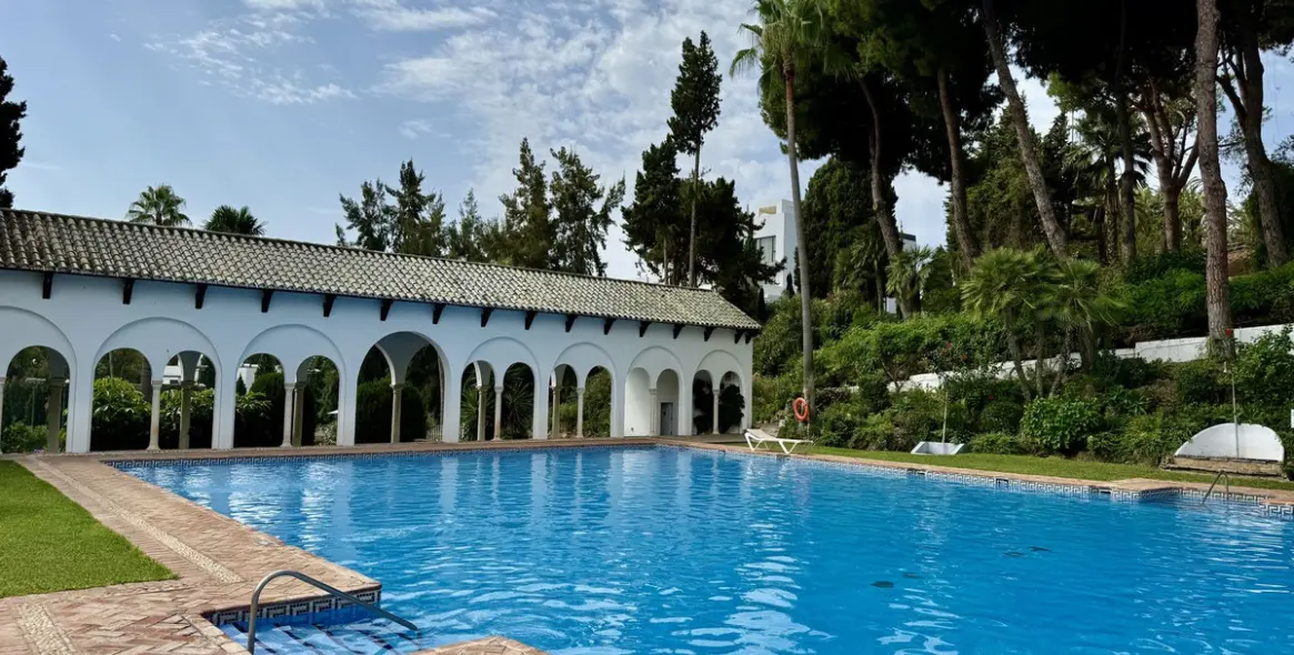 Долгосрочная аренда апартаментов на первом этаже в Marbella (район The Golden Mile) 1