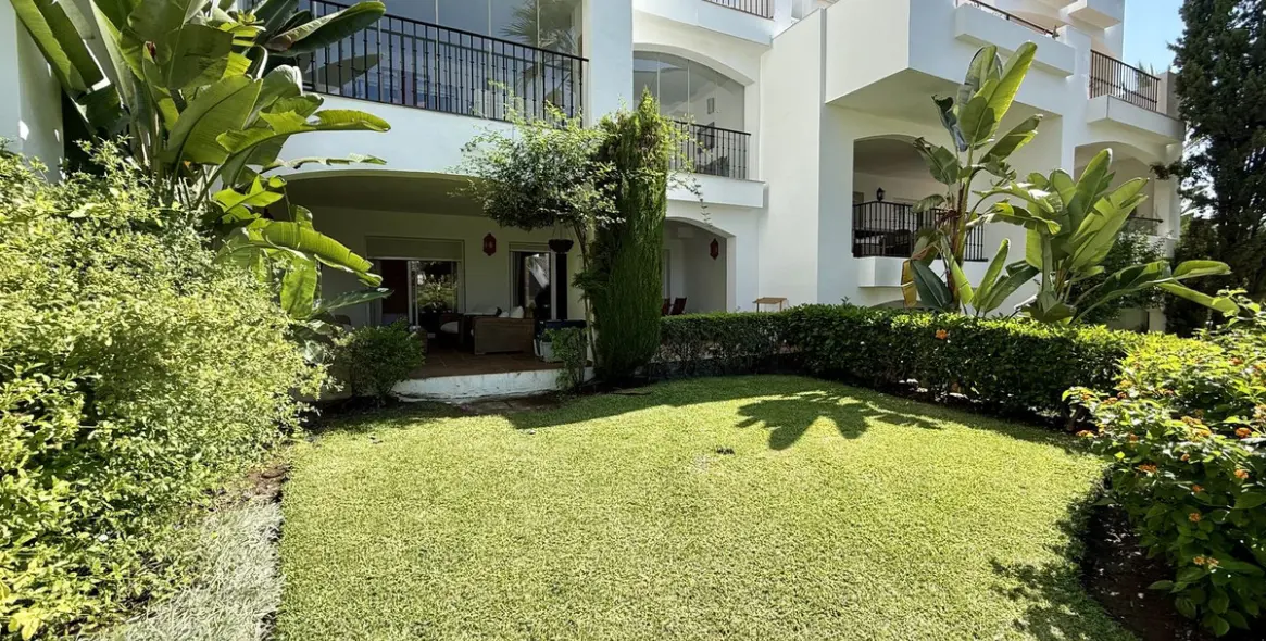 Долгосрочная аренда апартаментов на первом этаже в Marbella (район The Golden Mile) 2