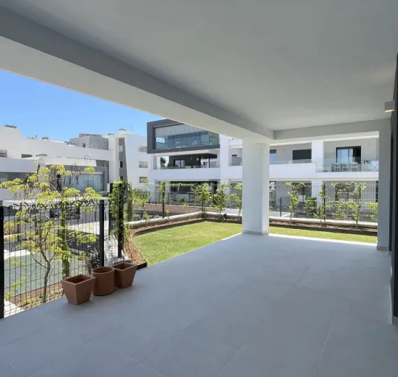 Alquiler a largo plazo de apartamento en planta baja en Selwo