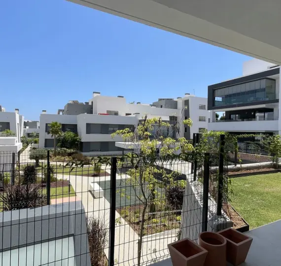 Alquiler a largo plazo de apartamento en planta baja en Selwo