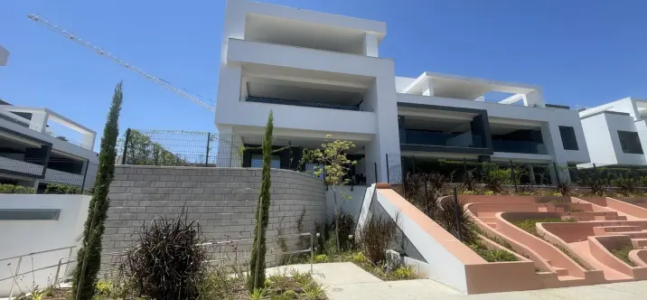 Alquiler a largo plazo de apartamento en planta baja en Selwo 2