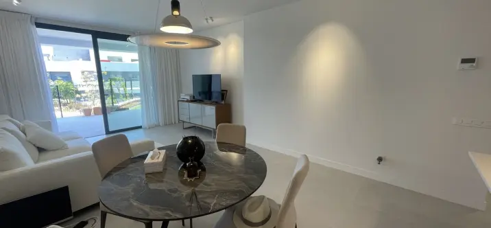 Alquiler a largo plazo de apartamento en planta baja en Selwo 3