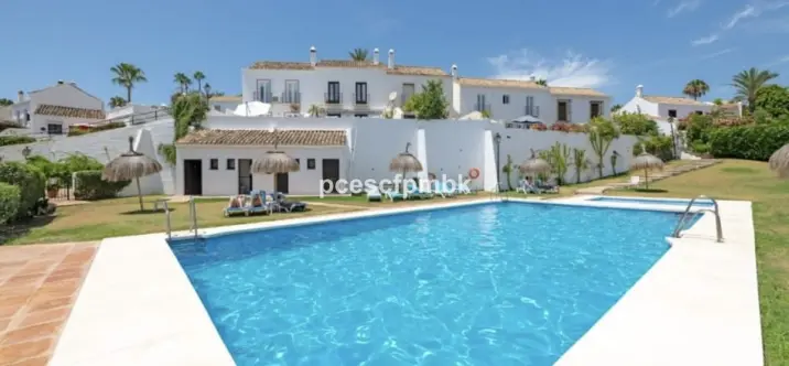 Long-term rent of townhouse in Nueva Andalucía 0