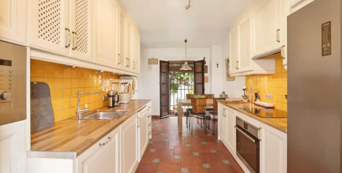 Long-term rent of townhouse in Nueva Andalucía 5