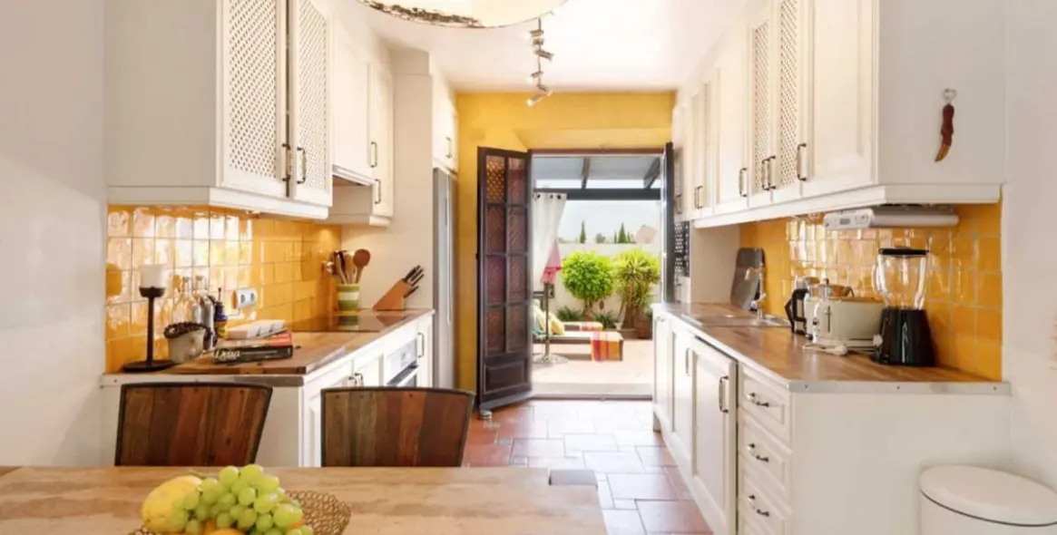 Long-term rent of townhouse in Nueva Andalucía 6