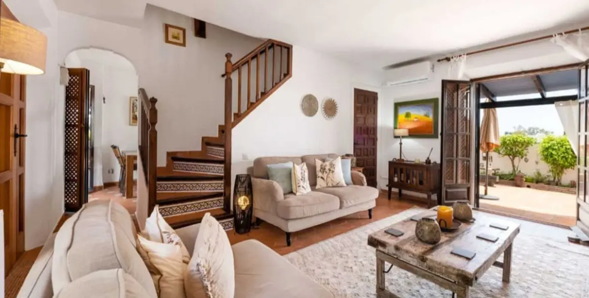 Long-term rent of townhouse in Nueva Andalucía 11