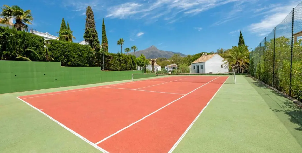 Long-term rent of townhouse in Nueva Andalucía 14