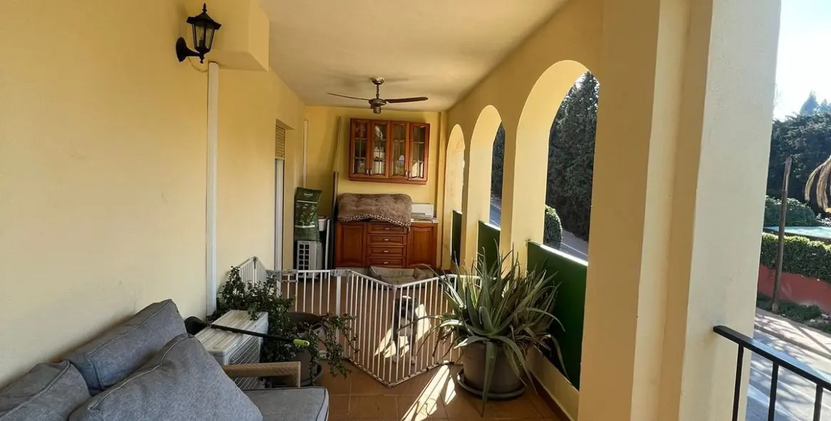 Long-term rent of middle floor apartment in Nueva Andalucía 1