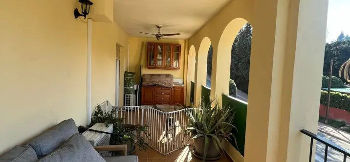 Долгосрочная аренда апартаментов на среднем этаже в Nueva Andalucía 0