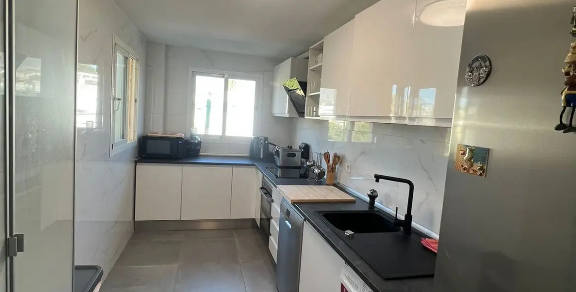 Long-term rent of middle floor apartment in Nueva Andalucía 2