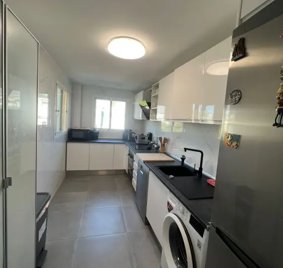 Долгосрочная аренда апартаментов на среднем этаже в Nueva Andalucía