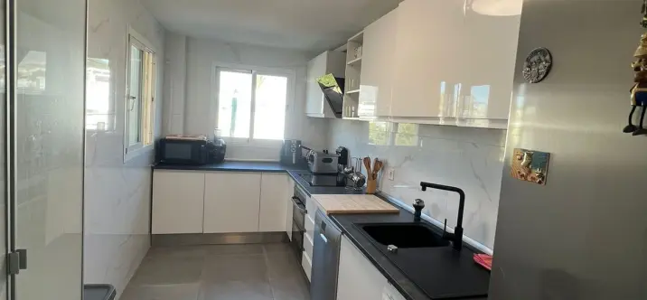 Долгосрочная аренда апартаментов на среднем этаже в Nueva Andalucía 1