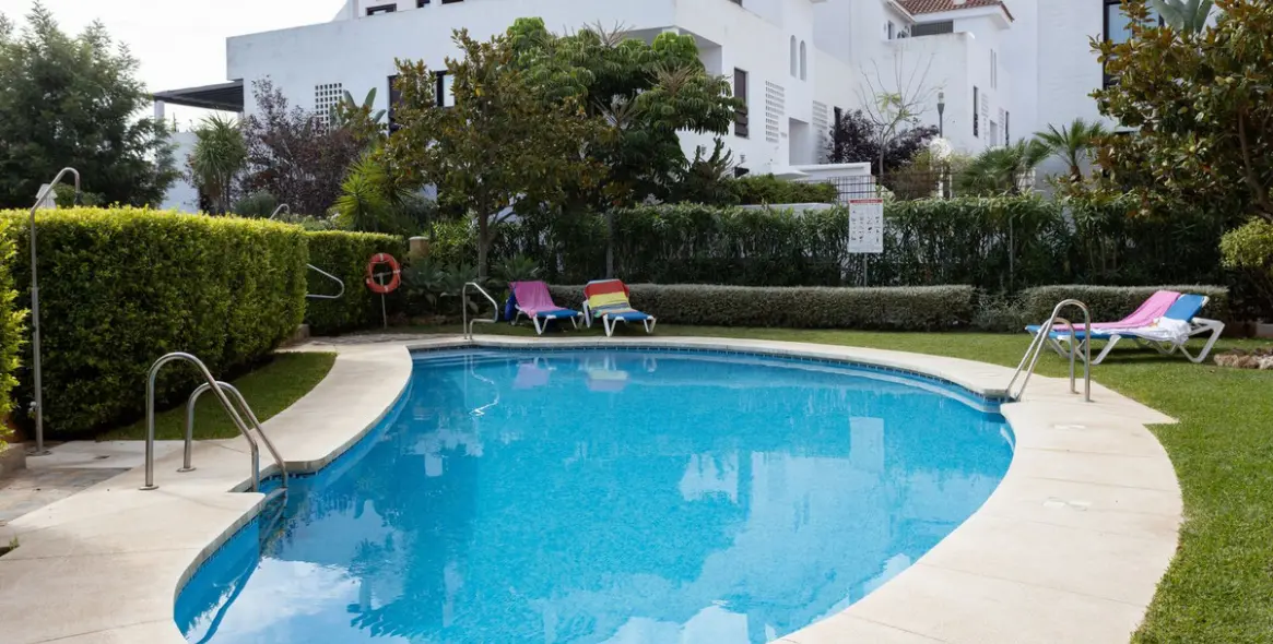 Long-term rent of middle floor apartment in Nueva Andalucía 2