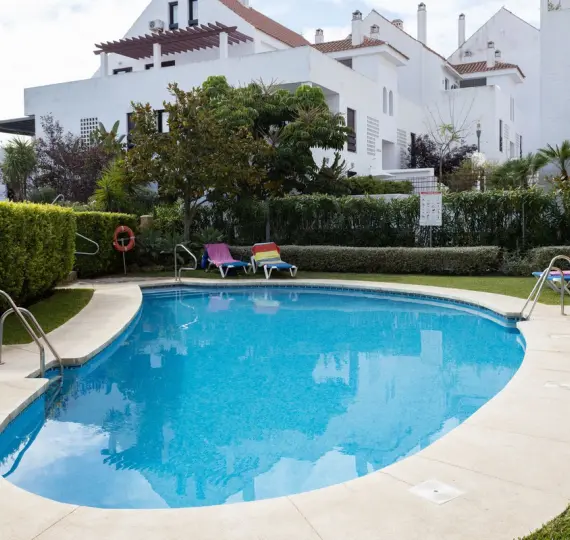 Долгосрочная аренда апартаментов на среднем этаже в Nueva Andalucía