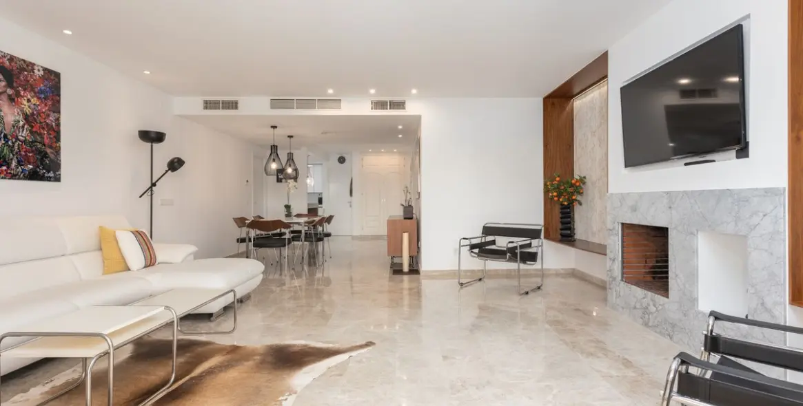 Long-term rent of middle floor apartment in Nueva Andalucía 3