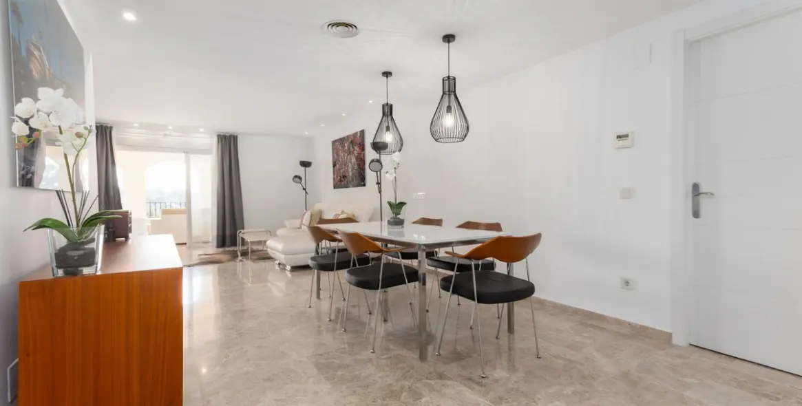 Long-term rent of middle floor apartment in Nueva Andalucía 5