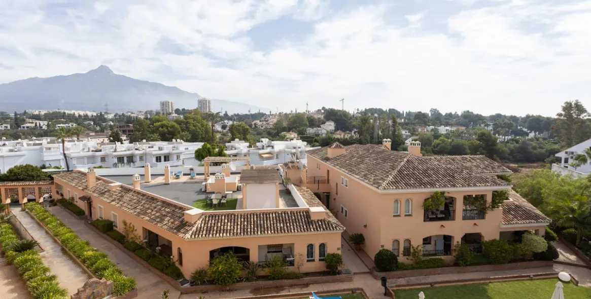 Long-term rent of middle floor apartment in Nueva Andalucía 12