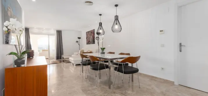 Alquiler a largo plazo de apartamento en planta media en Nueva Andalucía 4