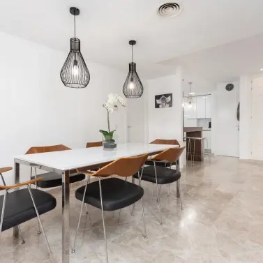 Alquiler a largo plazo de apartamento en planta media en Nueva Andalucía