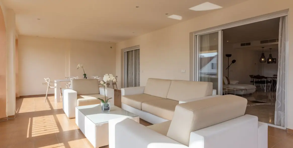 Долгосрочная аренда апартаментов на среднем этаже в Nueva Andalucía 8