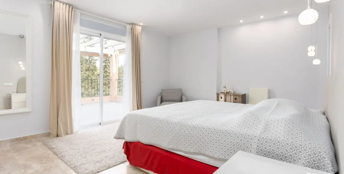 Долгосрочная аренда апартаментов на среднем этаже в Nueva Andalucía 23