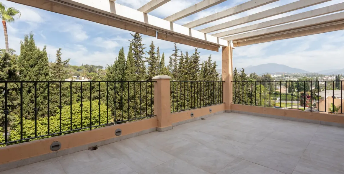 Долгосрочная аренда апартаментов на среднем этаже в Nueva Andalucía 25