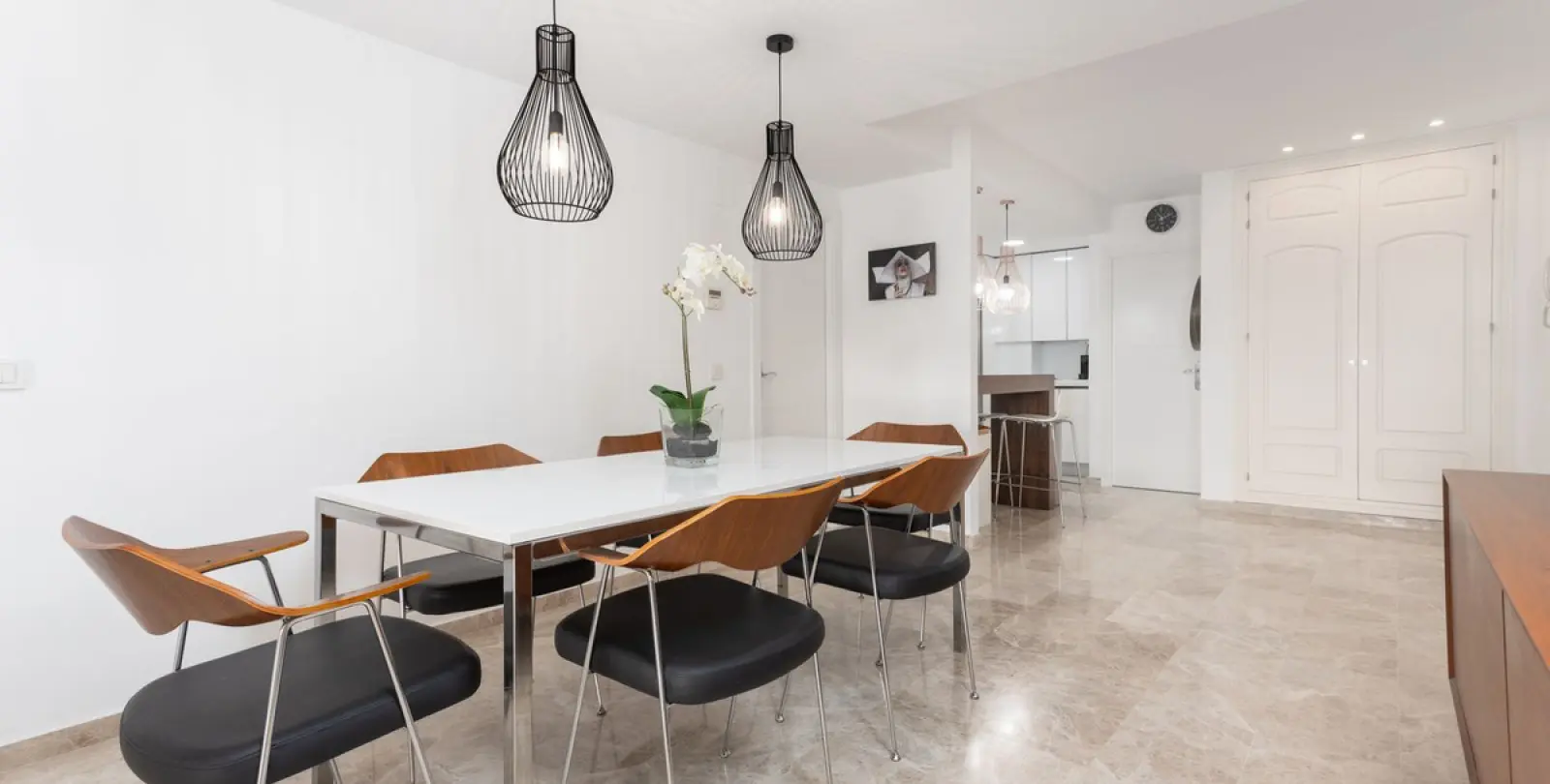 Alquiler a largo plazo de apartamento en planta media en Nueva Andalucía 6