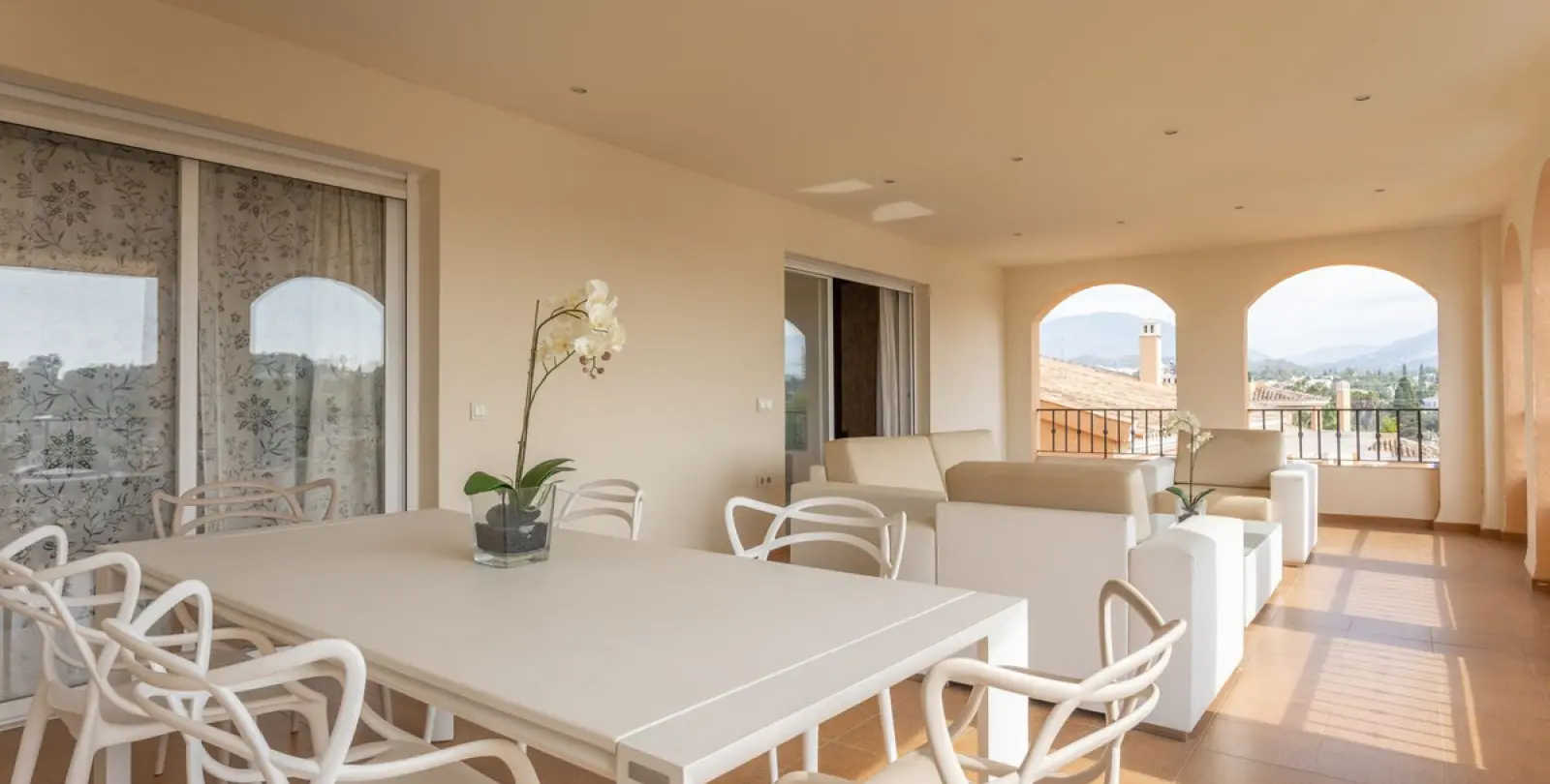 Alquiler a largo plazo de apartamento en planta media en Nueva Andalucía 9