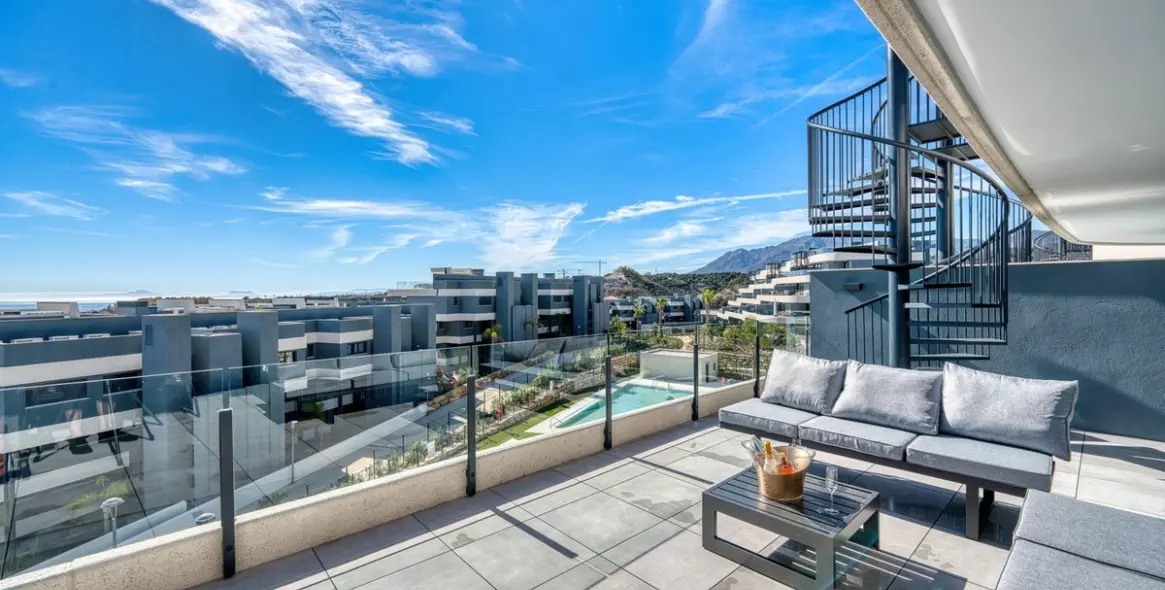 Long-term rent of penthouse duplex in Selwo 4