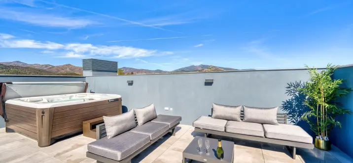 Long-term rent of penthouse duplex in Selwo 4