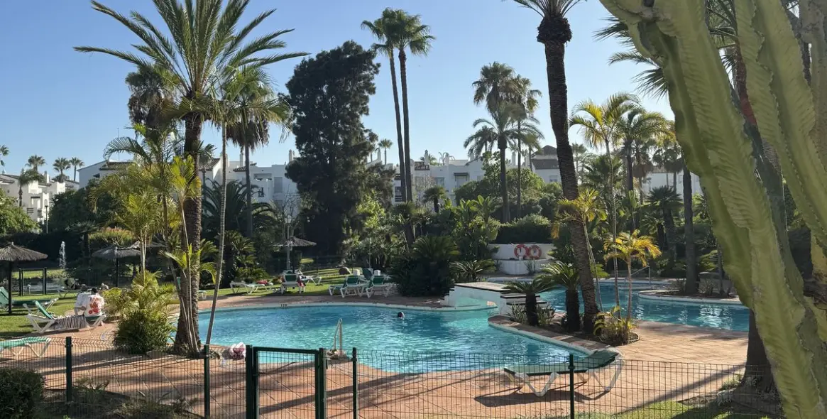 Long-term rent of townhouse in New Golden Mile 1